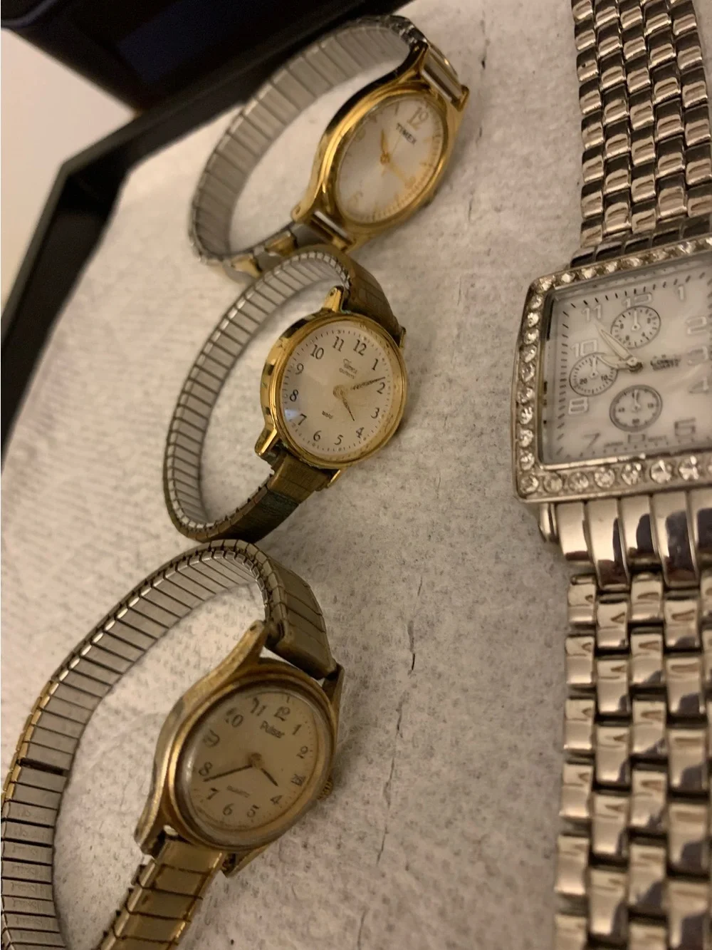 Ladies 10 PC Watch Lot,Some Brand Names,including Timex,Pulsar,Collezio and .